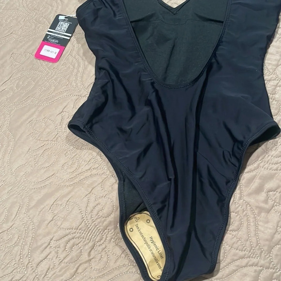 Cute Black Swimsuit - Picture 8 of 9